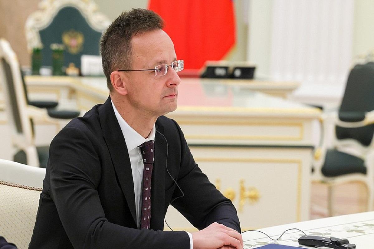 Сийярто: Иностранные спецслужбы прослушкой пытаются вмешаться в выборы