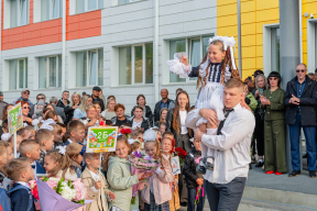 «Важно, чтобы у каждого ребенка были возможности учиться и раскрывать себя»: Губернатор Сергей Носов поздравил жителей Магаданской области с Днем знаний