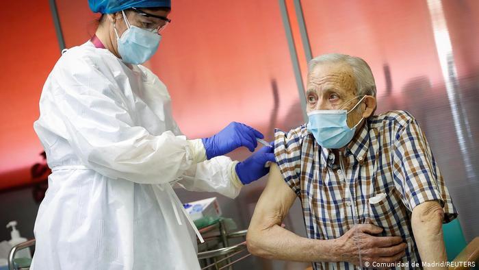 В Израиле скончался еще один пациент, привитый вакциной от COVID-19