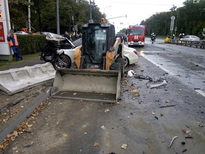 Во Внуково в ДТП с трактором пострадали четыре человека