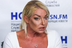 Опухшая Анастасия Волочкова рассказала, что ее покусал тропический комар