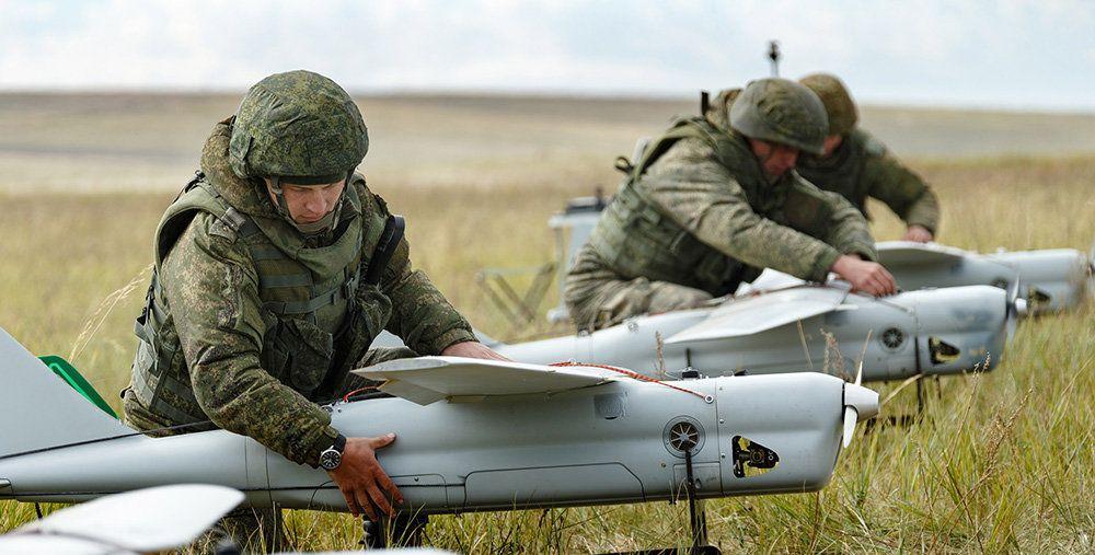 Для ВКС РФ разрабатывают летающие роем дроны