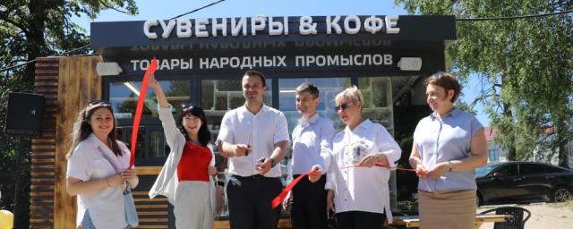 В Раменском на берегу Борисоглебского озера открылась сувенирная лавка «Сувениры & Кофе»
