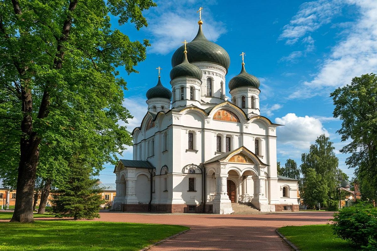 В Россию впервые за восемь лет доставили десницу Спиридона Тримифунтского из Греции