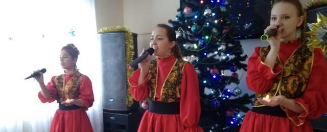 В ДК «Ровесник» для пожилых людей организовали вечер «Мелодии Рождества»