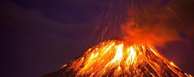 Ученые создали тепловую карту извергающегося вулкана Стромболи
