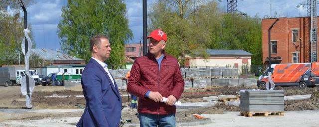 Глава округа Дорофеев проверил работы на пешеходной зоне в Электрогорске