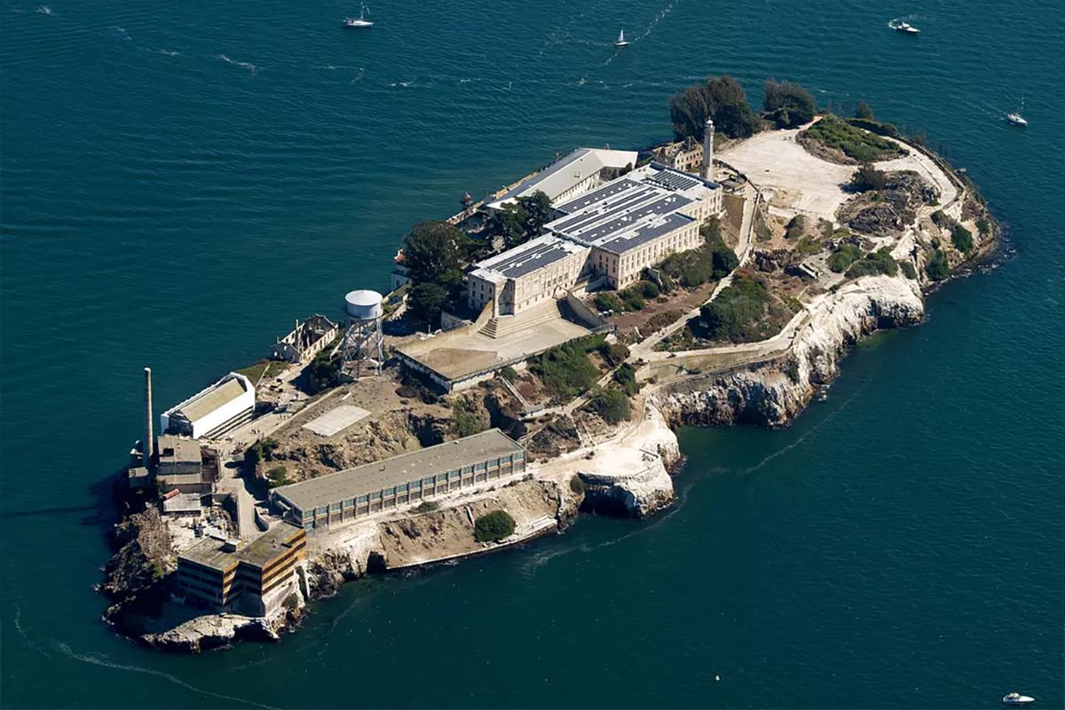 Трамп приказал открыть тюрьму Алькатрас для отправки туда опасных преступников