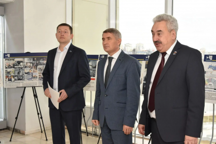 «Мы сохраняем важную страницу истории страны»: Спикер Госсовета Чувашии Леонид Черкесов принял участие в открытии выставки к 80-летию со дня рождения Владимира Жириновского