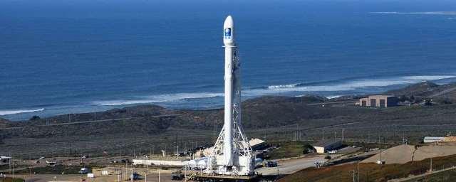 Компания SpaceX устроит первые похороны в космосе