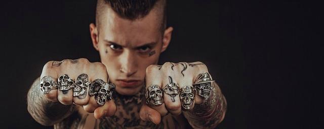 Милонов предложил запретить подросткам набивать себе татуировки