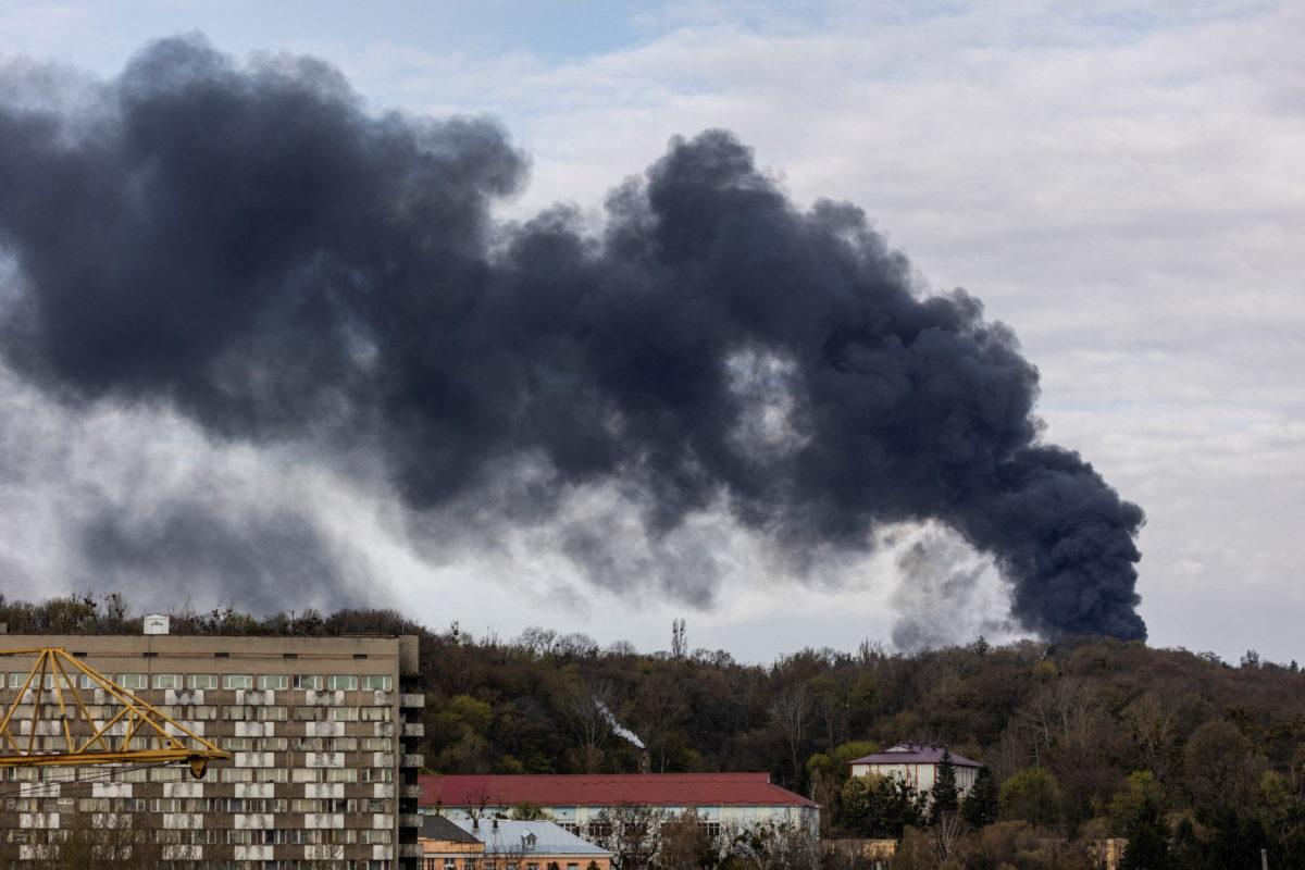 Россия (страна-террорист) атаковала военные объекты и инфраструктуру Львова