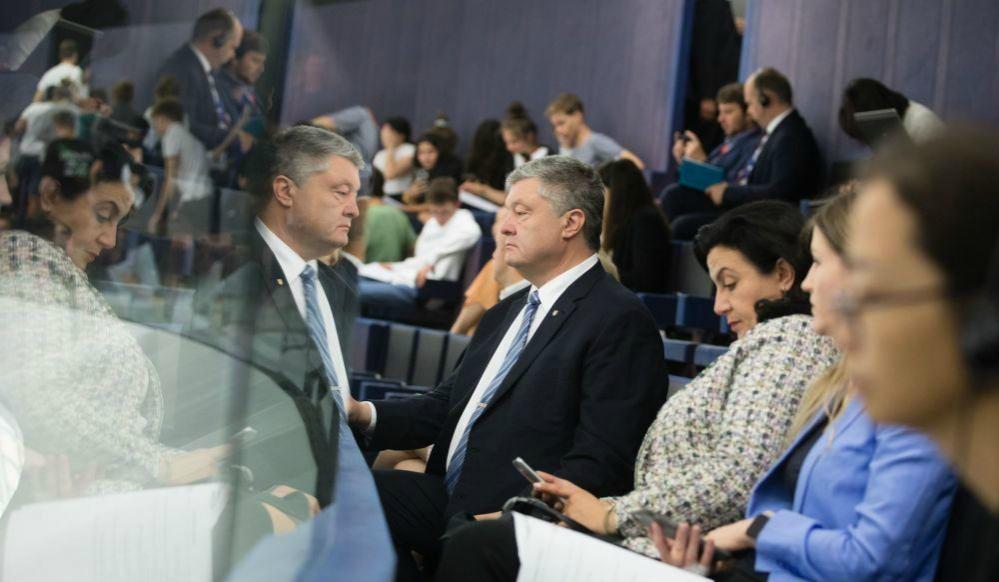 Экс-президента Украины Порошенко не пустили в зал Европарламента