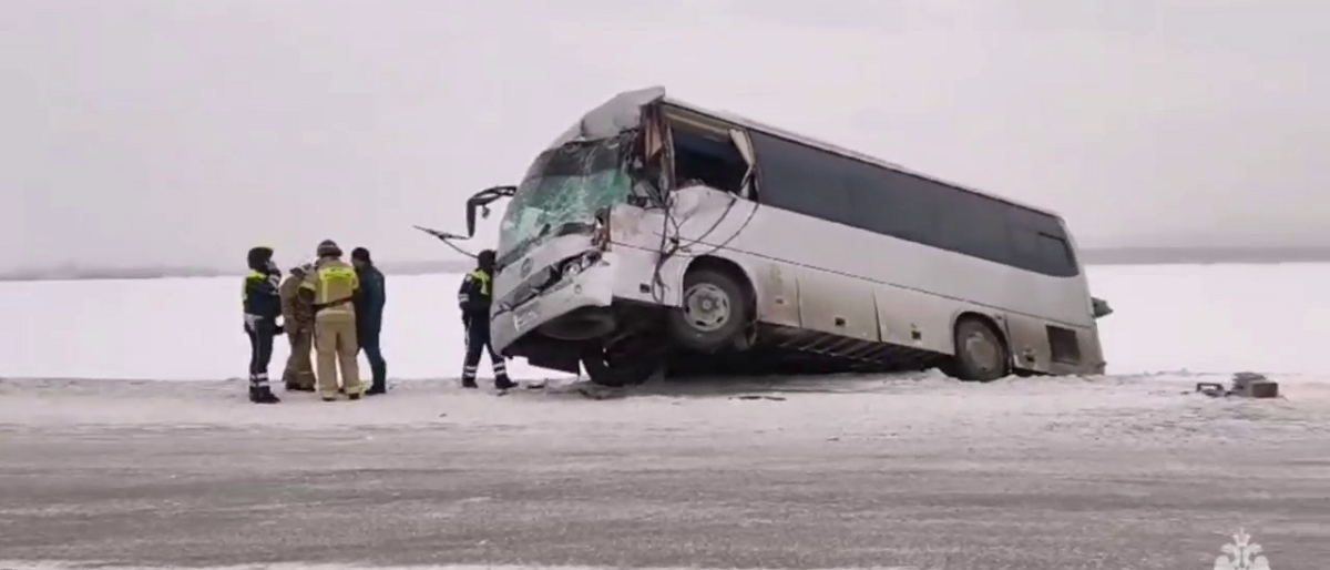 Под Уфой школьный автобус с 25 детьми попал в ДТП с грузовиком