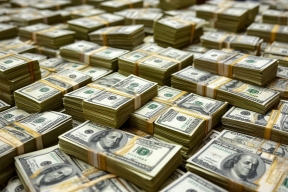 Миллионы в багажнике: россиянин пытался вывезти из России $150 тыс., евро и рубли, спрятав за обшивкой Lexus — таможенники нашли все