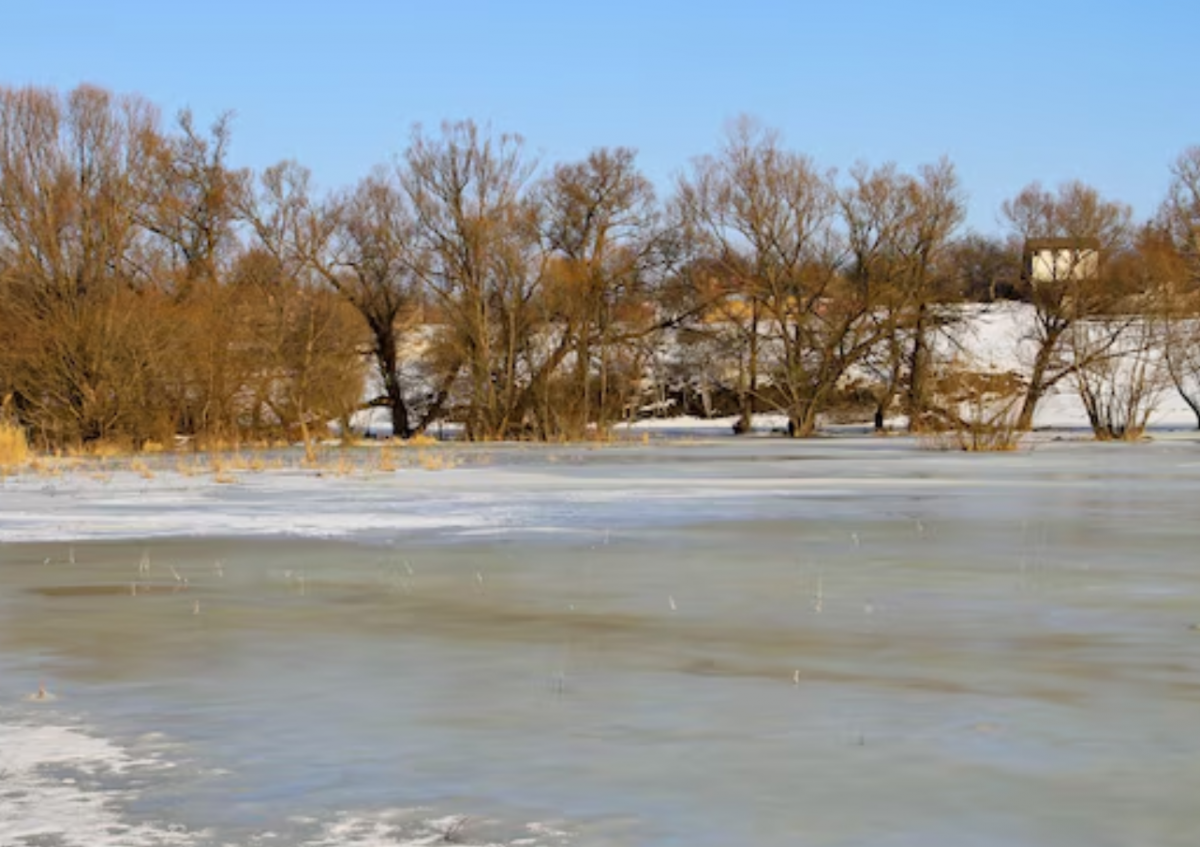 В ХМАО жители отдаленных сел опасаются подступления воды