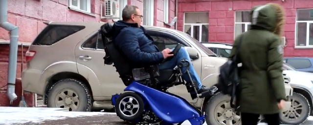 В Новосибирске прошли испытания первой инвалидной коляски-вездехода