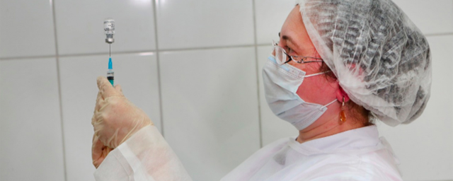 Расширен список категорий москвичей, который могут привиться от COVID-19