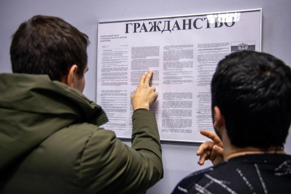 В Новосибирской области свыше 360 мигрантов получили амнистию в соответствии с указом Путина