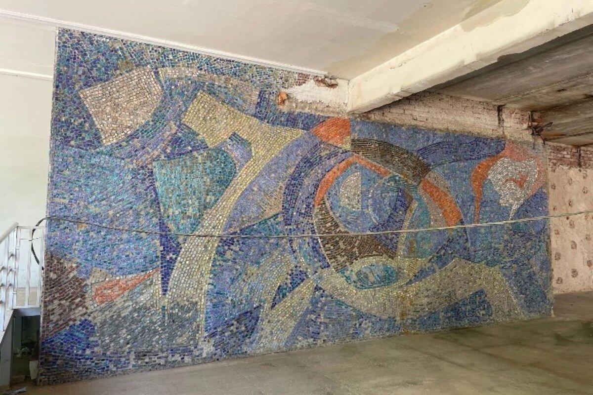 В Ижевске обнаружили уникальное мозаичное панно времен СССР