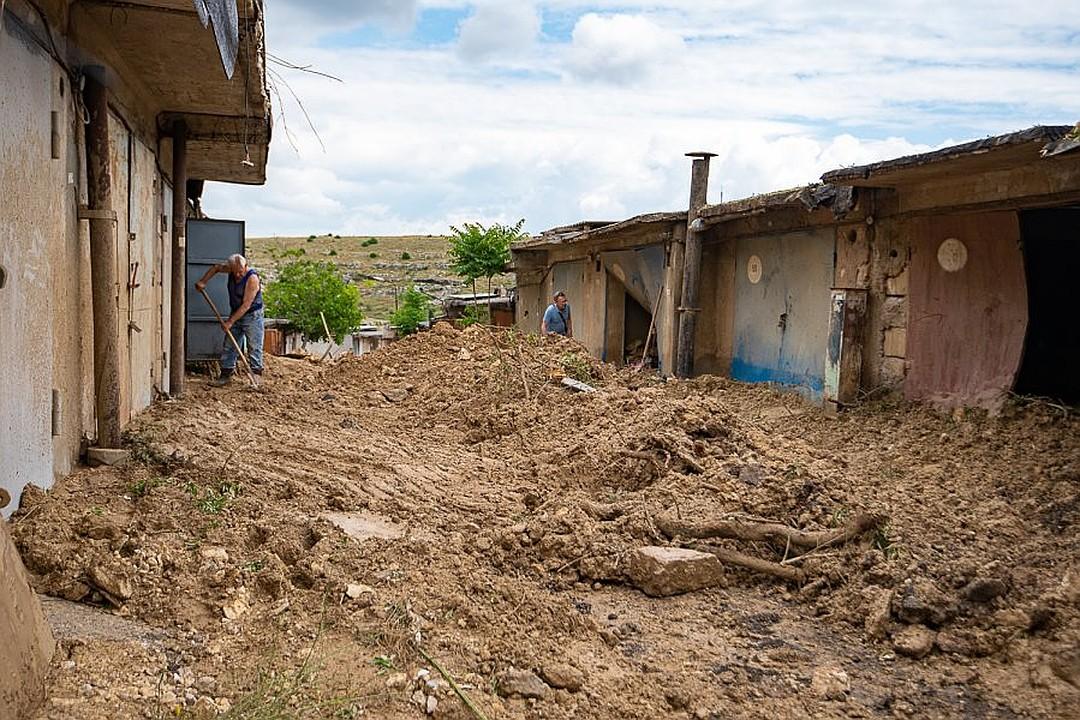 В Севастополе после ливня могут снести гаражи