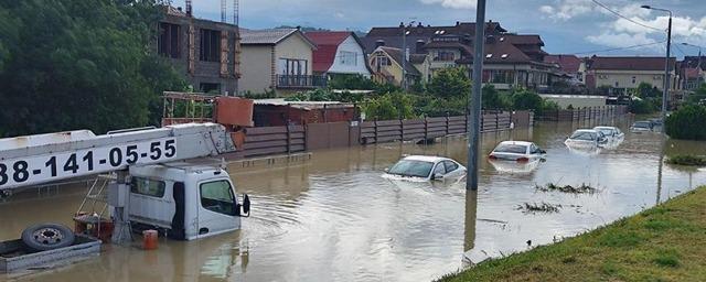 В реках подтопленного Туапсинского района Кубани начал спадать уровень воды