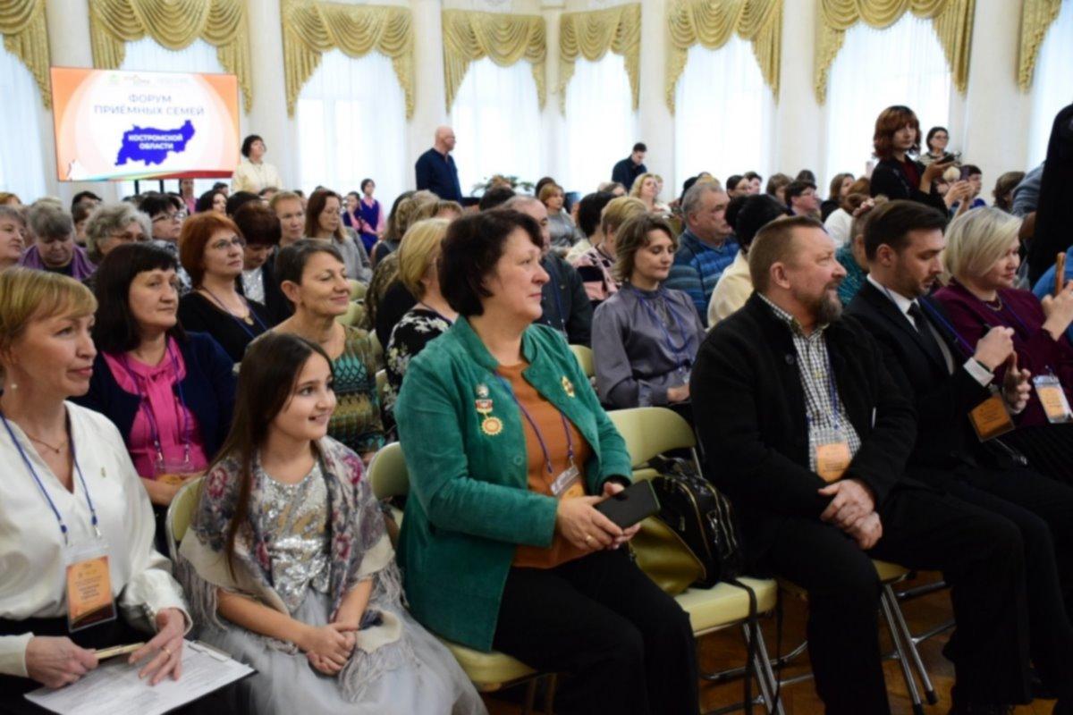 Опекуны Костромской области с 1 июня начнут получать увеличенный размер пособия на детей