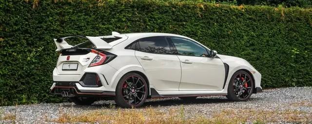 Двукратный чемпион Формулы-1 Макс Ферстаппен продаёт свой Honda Civic Type R за €18 тысяч