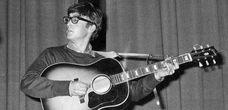Гитару Джона Леннона продали на аукционе за $2,4 млн