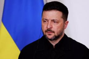 Потерял дар речи и проклятие рукопожатия: как Зеленский опозорился на два фронта во Львове