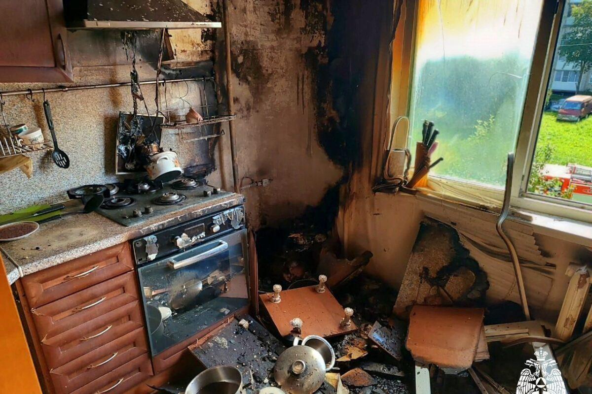 Пожар в смоленском поселке Озерный: спасатели предотвратили распространение огня в пятиэтажке