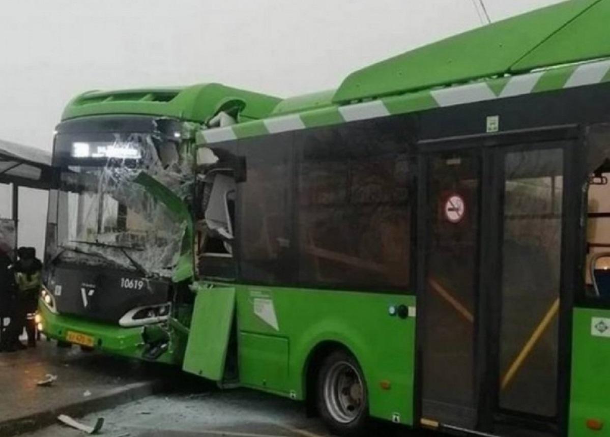 В Курской области шесть человек получили травмы при столкновении двух автобусов