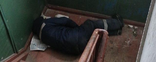 Полиция проверяет информацию о ночевках рабочих в подъездах на Циолковского