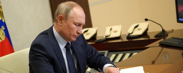 Владимир Путин отметил госнаградами машиниста и преподавателя из Оренбуржья