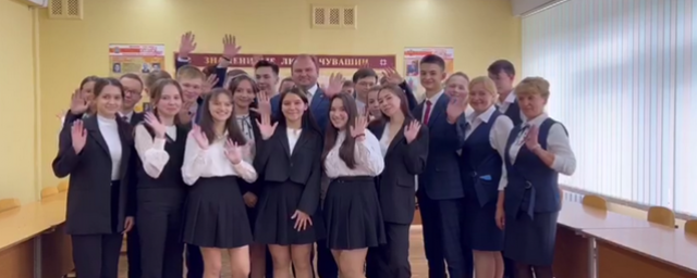 Денис Спирин провел «Разговор о важном» с учениками чебоксарской школы №3