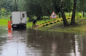 Коммунальщики Долгопрудного ликвидируют последствия подтопления на Новом бульваре и Лихачевском шоссе
