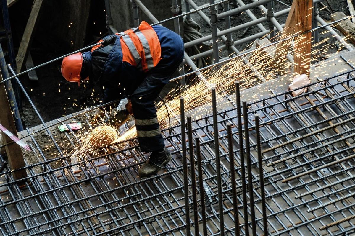 В Петербурге в 2025 году закрылось вдвое больше строительных компаний, чем открылось