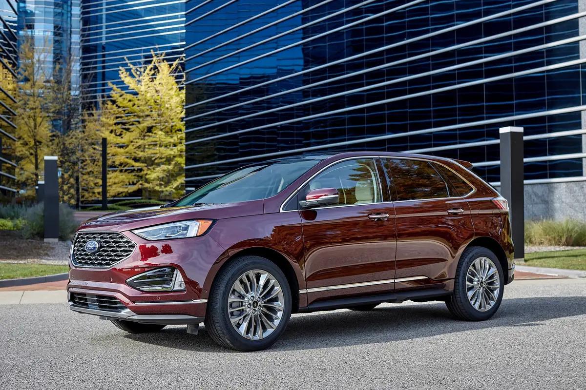 На российском авторынке стартовали продажи семиместного Ford Edge 2025 года