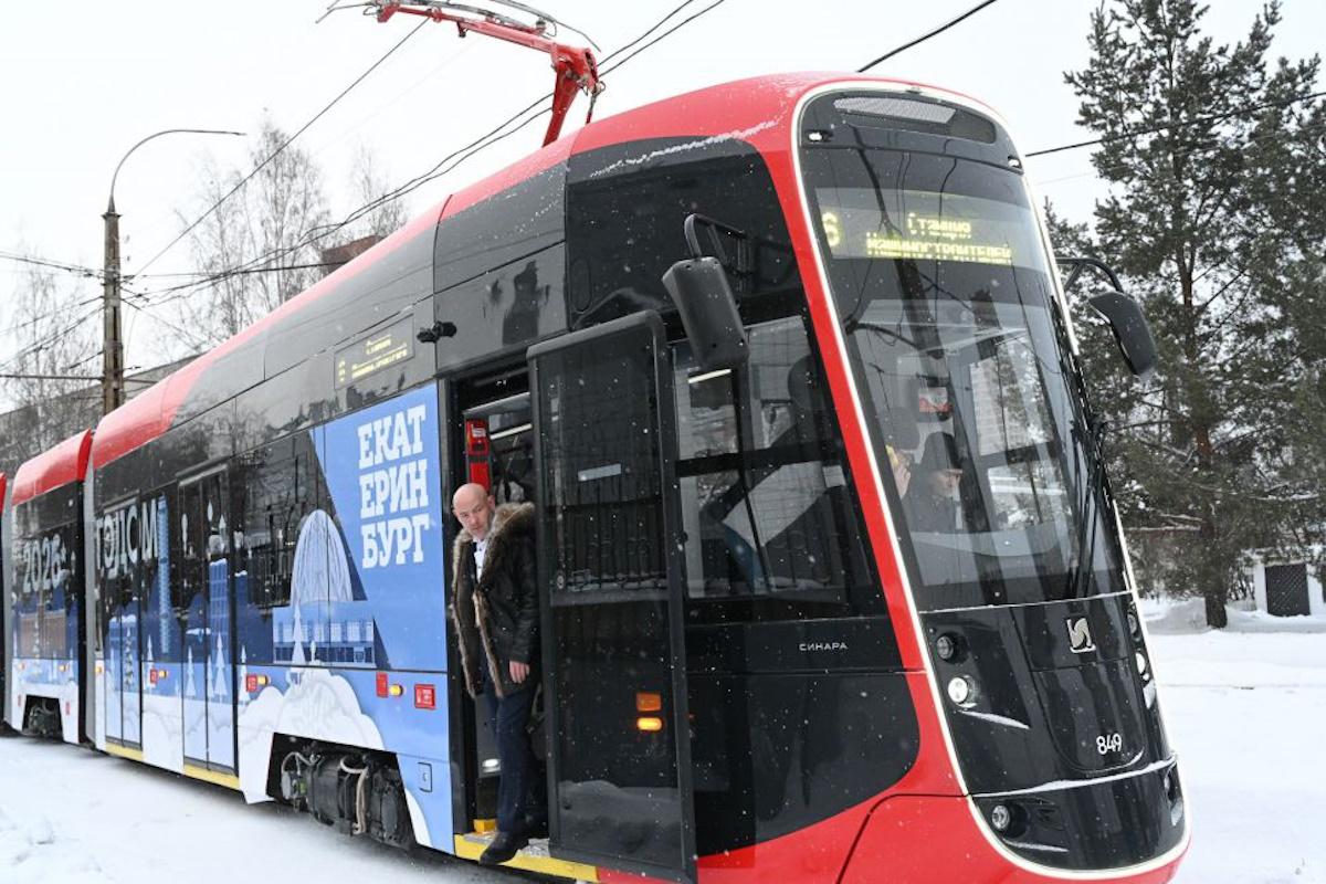 Прошедший испытания новый трехсекционный трамвай скоро повезет пассажиров в Екатеринбурге
