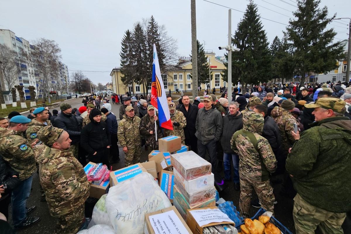 Тысяча человек с подарками вышла на вокзал Стерлитамака поддержать раненых бойцов