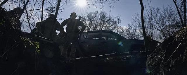 Военный эксперт Марочко сообщил, что Киев перебрасывает под Артемовск технику и солдат из Херсона