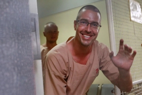 Конец «охоты на самца»: книжные магазины избавляются от пособий по пикапу