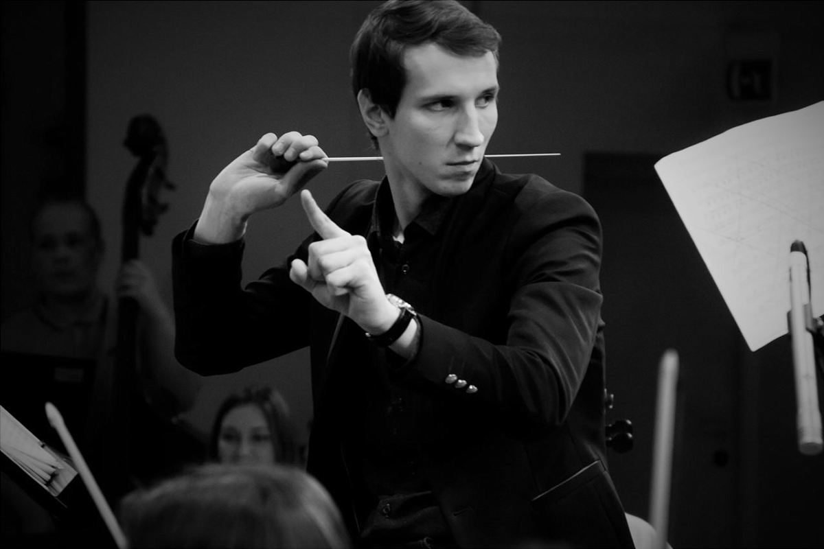 Новосибирский дирижер оказался в Иране в день обстрелов со стороны Израиля