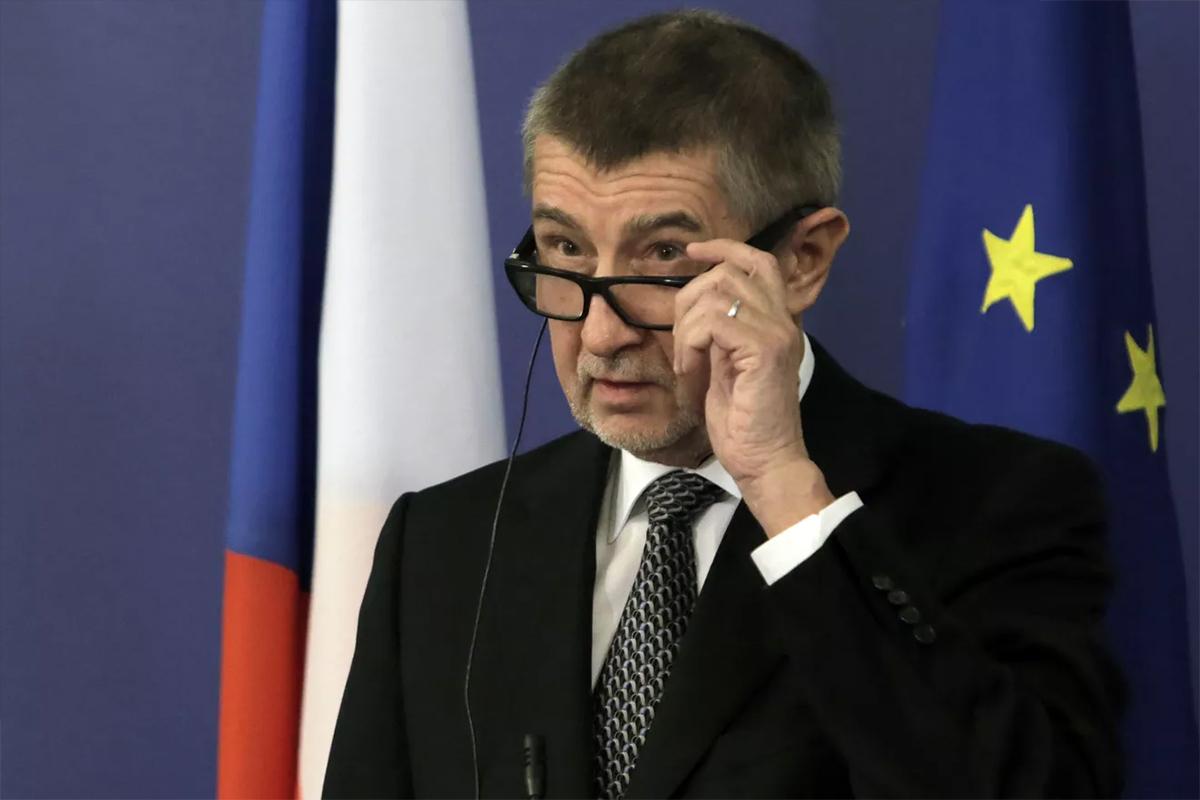 Премьер Чехии обратился к коллеге из Словакии с просьбой насчет санкций против РФ