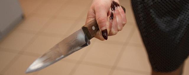Жительница Николаевки ударила полицейского ножом после ссоры в чате