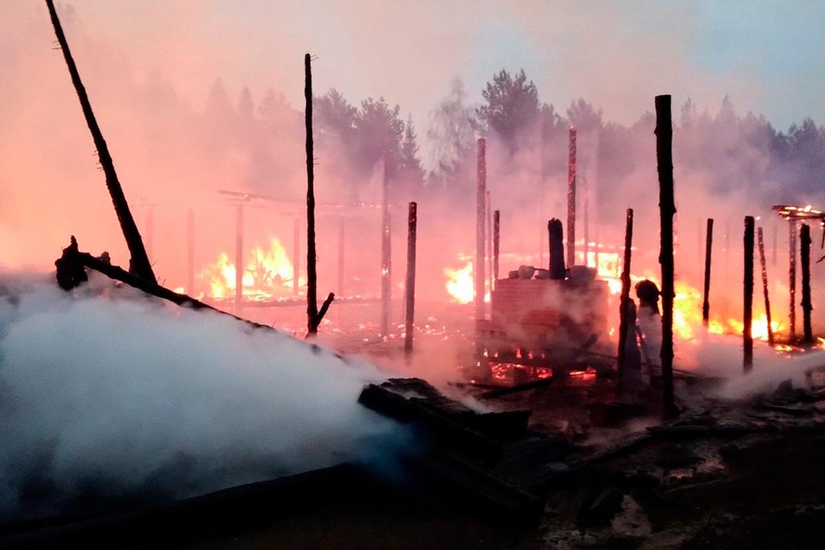 В Кировской области решают вопрос помощи сгоревшему туристическому комплексу