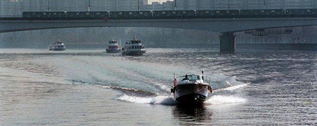 В Москве с прогулочного катера эвакуировали 120 человек из-за пожара