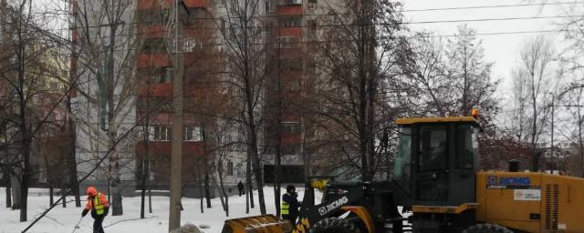 Дороги Челябинска обработали материалами против гололёда 27 февраля