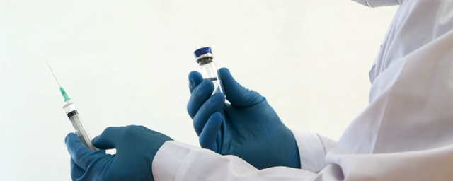 Врач рассказал о мерах предосторожности для вакцинировавшихся от COVID-19