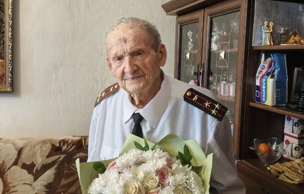 Врио губернатора Тверской области Виталий Королев поздравил со вековым юбилеем участника Великой Отечественной войны Алексея Алексеевича Тятькина